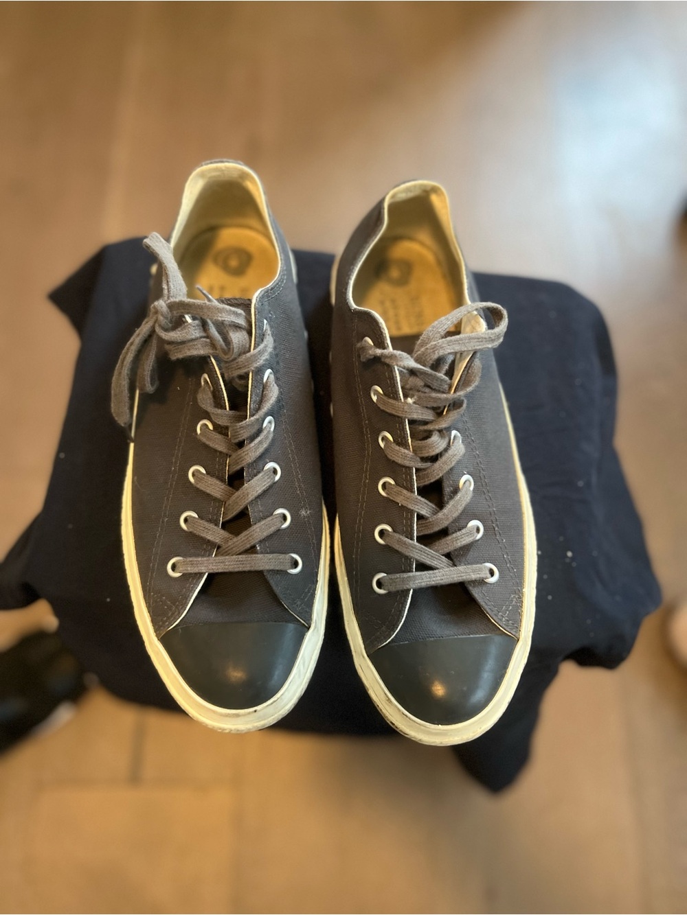 Casual women’s Gray Canvas Low-Top Sneakers